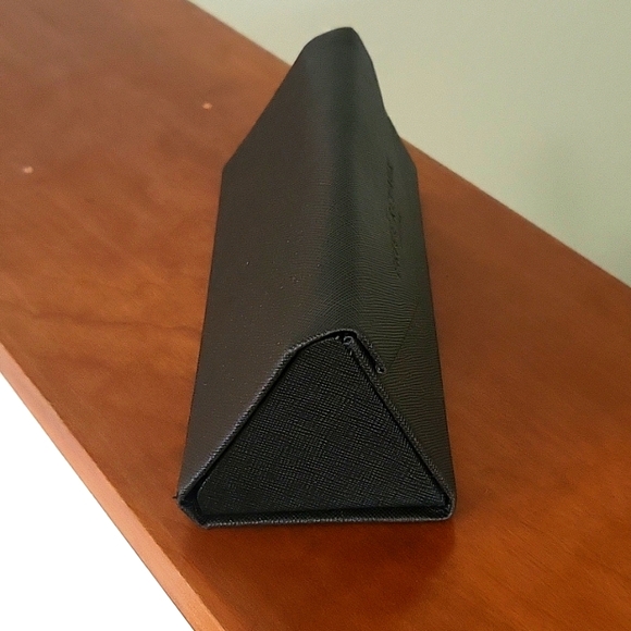 PRIVE REVAUX EYEWEAR TRIANGULAR HARD CASE - Picture 3 of 6